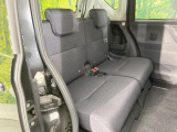 後部座席も気になるようなキズ・汚れやへたり等、大きなダメージはなく、良好な状態です。