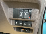 パワースライドドアの開閉はスマートキーのリモコンやドアノブは勿論、運転席側のスイッチ操作でも開閉ができ、安全・簡単です。