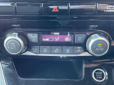 【オートエアコン】車内温度を感知して自動で温度調整をしてくれるのでいつでも快適な車内空間を創り上げます。