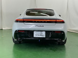 ボディーやインテリアは専門スタッフが一台一台丁寧に磨き、クリーニングしています