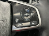 アクセルから足を離しても設定したスピードを保ち走行し、高速道路での疲労軽減に役立つクルーズコントロール、暖房が効くまでの間に手のひらをじんわり暖めてくれるステアリングヒーター付きです!