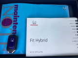 取扱説明書やメンテナンスノートもそろっています。スマートキーは荷物を持っている時でも、キーを取り出さずドアの施錠・開錠ができます。