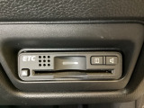 ハンドルの右下にETCがついています。高速道路の料金所の通過も楽々です!。 カードの取り出しもしやすい場所についています。