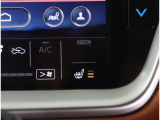 エアコンやシートヒーターの温度もディスプレイで操作が可能です!シートヒーターは3段階で調節が可能で、気候に合わせて温度調節もできます!