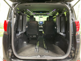 後席を格納すると、これだけの広さが!シーンに合わせたシートアレンジで、大きな荷物も積むことが出来ます♪