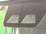 【スマートアシスト】走行中に前方の車両等を認識し、衝突しそうな時は警報とブレーキで衝突回避と被害軽減をアシスト。より安全にドライブをお楽しみいただけます。