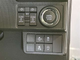 両側パワースライドドア付きだから、狭い駐車スペースなどでの 乗り降りラクラク!小さなお子さまのいるご家庭には嬉しい装備。