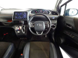 視界良好、操作しやすい運転席です。