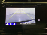 バックでの車庫入れも安心です! リアカメラが付いているバックモニター付のナビを装備しております。操作線もついており距離感も画面から確認できます。