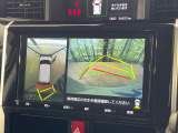 【パノラミックビューモニター】専用のカメラにより、上から見下ろしたような視点で360度クルマの周囲を確認することができます☆死角部分も確認しやすく、狭い場所での切り返しや駐車もスムーズに行えます。