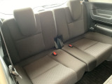 1列目から3列目まで広々大空間です。3列目シートは荷物が多い時や不要な時はアレンジして荷室として使用することが可能で便利に使えます。