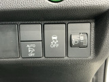 室内からミラーの開閉が可能な電動格納ミラー、車がカーブの外側へ膨らんだり内側へ巻き込んだりする挙動を防止し安定した走行をサポートする横滑り防止装置付きです!