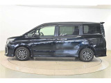 両側パワースライドドア付きだから、狭い駐車スペースなどでの乗り降りラクラク♪小さなお子さまのいるご家庭には嬉しい装備です。
