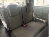 後部座席も気になるようなキズ・汚れやへたり等、大きなダメージはなく、良好な状態です。