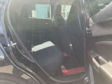 後部座席も意外とゆったりしています!落ち着いたデザインも良いですね!