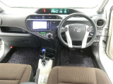 運転席からの視界はこんな感じです☆お気軽にご来店いただき、実際に座って是非お確かめください。ドライバーに寄り添う快適な操作フィールをもたらすステアリングです。