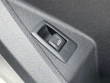 電動リアゲート装備です。バンパー下でのキックスイッチも装備されております。