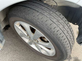 純正14インチのアルミホイールを装着しています