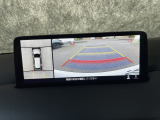 狭い場所での駐車やすれ違いなどでより的確な運転操作に役立つ360&deg;ビューモニターが装備されています。
