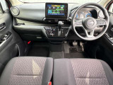 前席内装の全体像です。是非実車をご覧にお越し下さい。