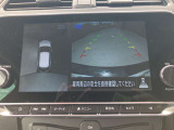 アラウンドビューモニターは4方のカメラで真上から車を見たようにモニターで確認ができる日産の自慢の装備です。前後センサーにより移動物検知、障害物検知をして画面に表示。是非実際の車で体感してみてください。