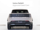 2つの電動モーターは428psの力強さを発揮。1回のフル充電で航続距離約500km(シミュレーション値)を実現。コンパクトで力強いEX30 Cross Countryです。