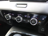 オートエアコンなので設定した温度で車内の温度を保ってくれます♪