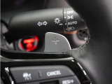◆減速セレクター装備◆ステアリングホイールの左右に取り付けられた2つのパドルスイッチで減速の強さを調整。 左側の「-」を操作すると減速を強く、右側の「+」を操作すると減速を弱くすることができます。