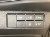 ハンドルの右側にHondaセンシング用のメインスイッチとパワーテールゲートスイッチがついています。パワーテールゲートスイッチは車内からでもテールゲートの開け閉めを電動でできます。