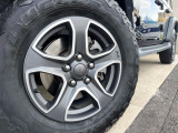 ●純正〇〇インチアルミホイール:輸入車ならではの卓越した走りを支えるホイールと足回りです!日本車の走りに慣れている方にもぜひ体感して頂きたいほど、高いレベルでまとまっています!
