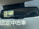 ルームミラーでアラウンドビューモニターの画像が確認出来ます。