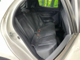 後部座席も気になるようなキズ・汚れやへたり等、大きなダメージはなく、良好な状態です。