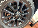 【純正18インチアルミホイール】外観にマッチした純正アルミホイールを装着しております。各種社外アルミホイールや、スタッドレスタイヤも取扱いしております。是非ご相談ください♪