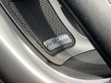 【MERIDIANサラウンドサウンドシステム 】低音から高音までをクリアに再現し車内に臨場感溢れる音響空間を提供致します。