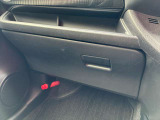 奥行きのあるグローブボックスなので車検証や小物、常備品を収納してみてください!すっきり収納できて便利です!