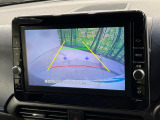 【バックカメラ】駐車時に後方がリアルタイム映像で確認できます。大型商業施設や立体駐車場での駐車時や、夜間のバック時に大活躍!運転スキルに関わらず、今や必須となった装備のひとつです!