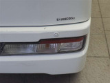 車庫入れなどで役立つコーナーセンサー付きです。