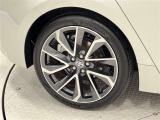 タイヤサイズは225/40R18!純正アルミホイール!残り溝は6ミリ程度です!