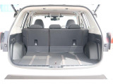 車体構造の見直しや、新型パワーリヤゲートの採用により、荷室幅および荷室開口部を拡大。サイズの大きな荷物の出し入れがしやすくなっております。