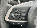 ステアリングスイッチ付き。前方から目を離すことなくオーディオ類を操作することが可能です。