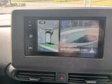 アラウンドビューで車庫入れも安心
