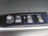 運転席のパワーウインドースイッチ部です。よく触れる場所だからこそ、使用状態があらわれますよね。ぜひこうした所もチェックしてください。
