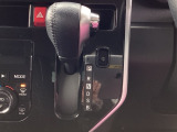 発進時から滑らかに加速する無段階変速のCVTはストップ&ゴーの多い街の中も快適です