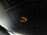 SOSコール/エアバックが展開するような深刻な事故において、自動でSOSコールを発信します。車内で急病人が出るような緊急時は、手動で発信可能です。