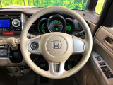 【ステアリングスイッチ】運転中、前方から目線をそらすことなく、オーディオ等の操作が可能な便利機能!安心&快適なドライブを演出してくれます♪