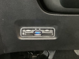 ハンドルの左下にETCがついています。高速道路の料金所の通過も楽々です。 カードの取り出しもしやすい場所についています。
