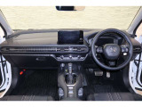 操作性に優れた運転席となります!小物入れや各ボタンの配置にこだわり、使いやすいです!座り心地もよく視認性も良好なのでロングドライブもお任せ下さい!