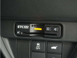 ◆ETC2.0装着◆進化したドライブ体験。料金収受システムだけだったETCが生まれ変わって、高速道路を賢く使うETC2.0に進化しました。多彩な情報サービスが便利で快適なドライブ体験を提供します。
