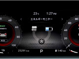 カラーディスプレイには運転をサポートするさまざまな情報を表示!