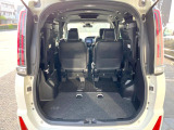 普段のお買い物や通勤、送迎等に十分な荷室スペースを確保しております。セカンドシートを倒すと、大きな荷物の積載も可能です♪